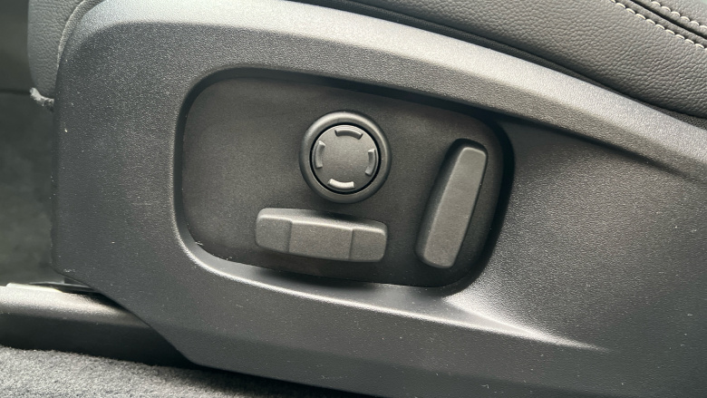 Jaguar F-Pace 2.0 P400e R-Dynamic SE Black 5dr Auto AWD Estate